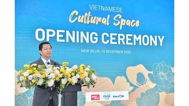 L'ambassadeur du Vietnam en Inde, Nguyên Thanh Hai, prend la parole lors de la cérémonie d'ouverture de "'Espace culturel du Vietnam". Photo: baoquocte.vn L'ambassadeur du Vietnam en Inde, Nguyên Thanh Hai, prend la parole lors de la cérémonie d'ouverture de "'Espace culturel du Vietnam". Photo: baoquocte.vn