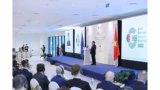 Le Premier ministre Pham Minh Chinh prend la parole lors du Forum et de l'exposition sur l'économie verte GEFE 2022 tenu le 28 novembre. Photo : VNA.