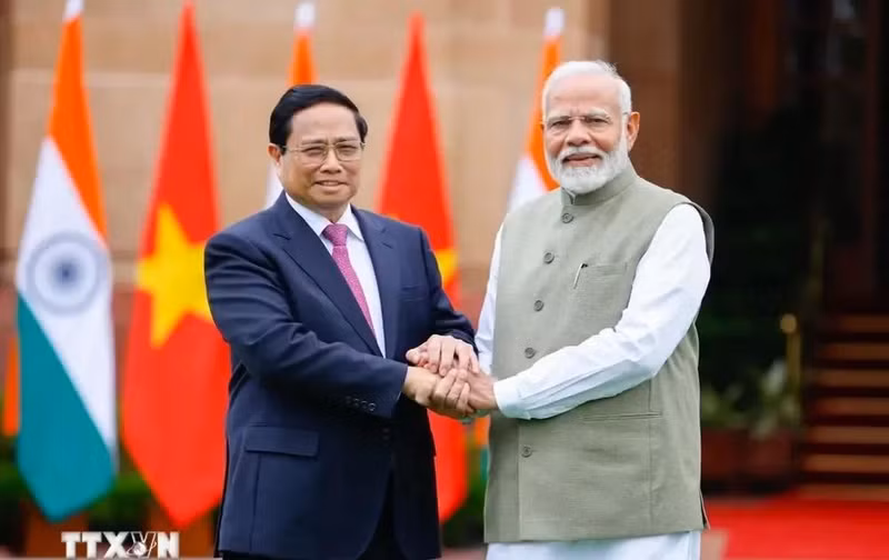 Le Premier ministre vietnamien Pham Minh Chinh (gauche) et indien Narendra Modi. Photo : VNA.