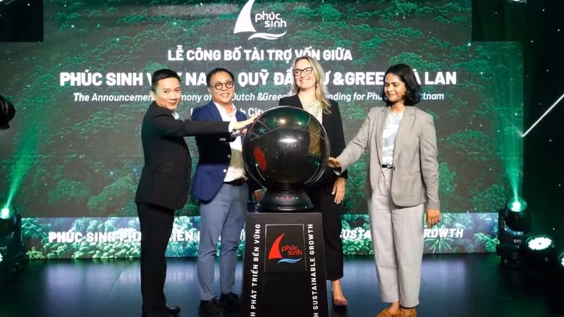  La cérémonie d'annonce de l'investissement de plus de 600 milliards de dông du fonds &Green (Pays-Bas) dans la société par actions Phuc Sinh. Photo : baodautu.vn