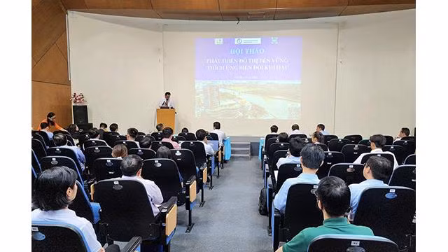 Le séminaire a été organisé dans le but de trouver et d'identifier des recommandations et des solutions pour le développement urbain durable de la ville de Cân Tho dans le contexte du changement climatique. Photo : quandoinhandan.vn