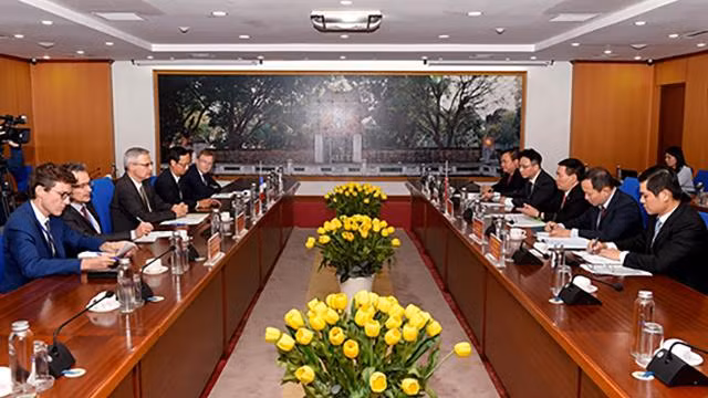 La France soutiendra le Vietnam dans des projets de finance verte, en mettant en œuvre des activités de formation, de soutien technique, en émettant des obligations vertes dans les temps à venir. Photo : PCV. La France soutiendra le Vietnam dans des projets de finance verte, en mettant en œuvre des activités de formation, de soutien technique, en émettant des obligations vertes dans les temps à venir. Photo : PCV.