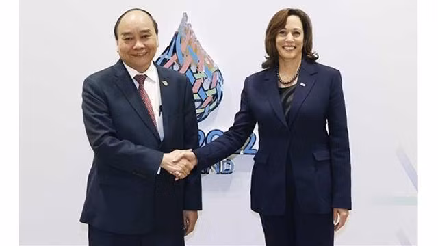 Le Président vietnamien, Nguyên Xuân Phuc, et la Vice-Présidente américaine, Kamala Harris. Photo : VNA.