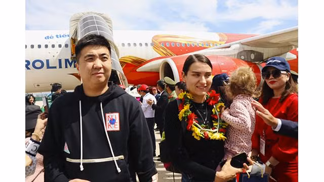 De nombreuses entreprises commencent tôt la saison des vacances du Têt avec une série de circuits uniques pour offrir la meilleure expérience aux visiteurs. Photo : baokhanhhoa.vn