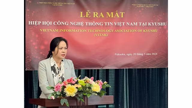 La présidente de l'Association VITAK, Ngô Thu Huyên,s'exprime lors de la cérémonie d'ouverture. Photo : baoquocte.vn