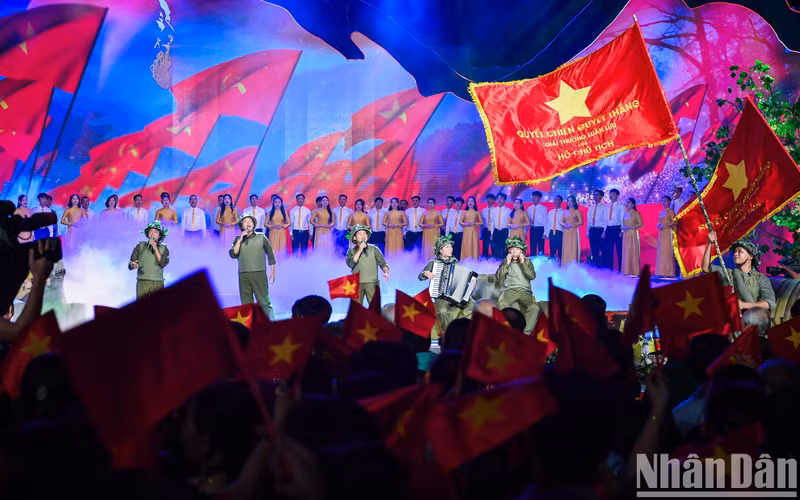 Le public de Diên Biên semblait revivre des moments héroïques et glorieux. Photo: nhandan.vn