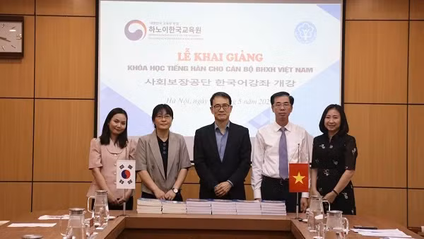 L'inauguration d'une formation en langue coréenne poour des agents de l'Assurance sociale du Vietnam. Photo: nhandan.vn