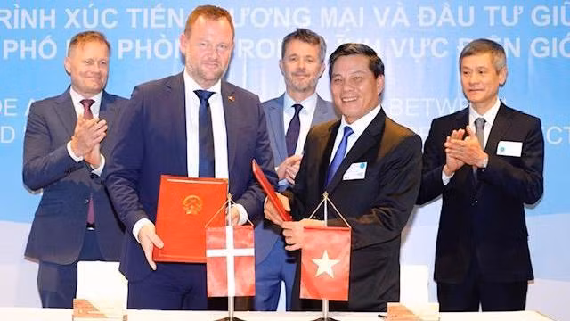 Lors de la signature d'un protocole d’accord dans l'énergie éolienne offshore. Photo: vneconomy.vn