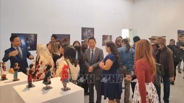 Lors de la cérémonie de célébration du 33e anniversaire de l’établissement des relations diplomatiques Vietnam - Venezuela. Photo : VNA.