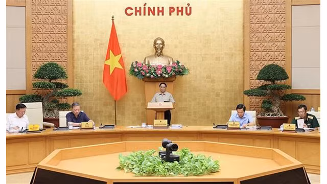 Le Premier ministre Pham Minh Chinh préside la réunion. Photo : VNA.