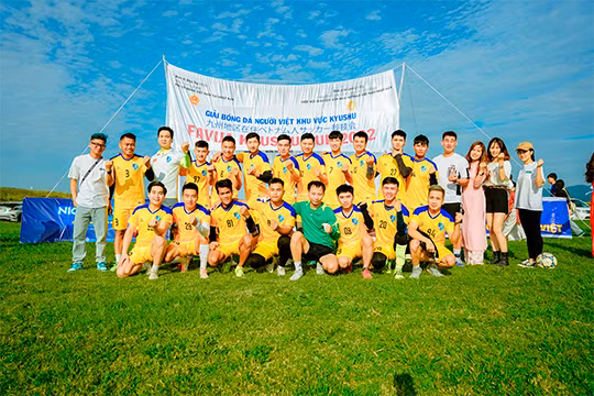 Cet événement sportif crée les prémisses d'une série d'activités pour célébrer le 50e anniversaire de l'établissement des relations diplomatiques entre le Vietnam et le Japon l'année prochaine (2023). Photo : thoidai.com.vn