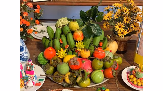 Un mâm ngu qua (plateau de cinq sortes de fruits) est exposé à l’occasion de la Fête de la Mi-automne. Photo : Linh Vi/NDEL. Un mâm ngu qua (plateau de cinq sortes de fruits) est exposé à l’occasion de la Fête de la Mi-automne. Photo : Linh Vi/NDEL.