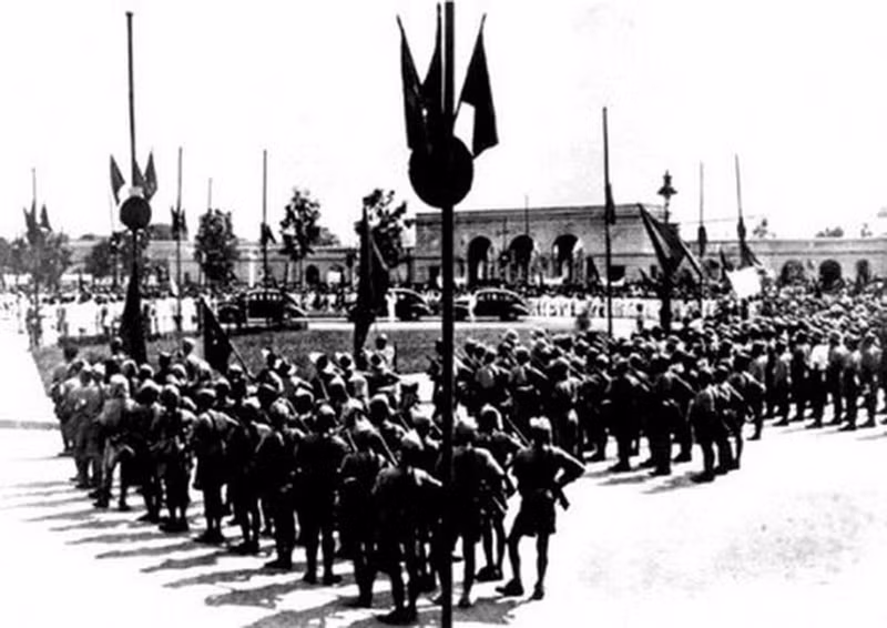 Place Ba Dinh le 2 septembre 1945. Photo : VNA. Place Ba Dinh le 2 septembre 1945. Photo : VNA.