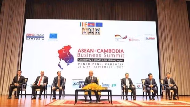 Le sommet des affaires ASEAN - Cambodge a débuté à Phnom Penh le 28 septembre. (Photo : phnompenhpost.com)