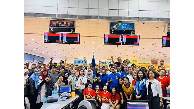 Le tournoi amical de bowling de l'ASEAN 2024 réunit des familles et de la communauté des missions diplomatiques des pays de l'ASEAN au Caire. Photo : Ambassade du Vietnam en Egypte