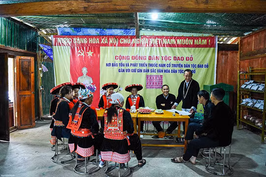 Le club vise à préserver les précieux remèdes des minorités ethniques Dao rouge et à mobiliser les gens pour préserver, planter et restaurer de précieuses plantes médicinales. Photo : baoquocte.vn
