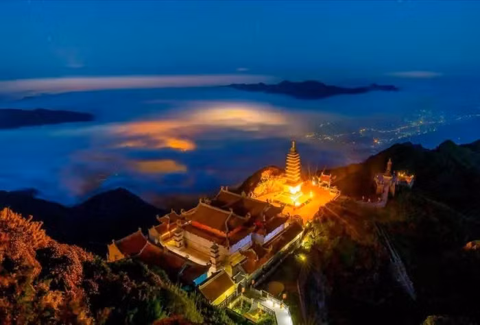 La pagode Kim Son Bao Thang est un ouvrage sacré qui s’impose parmi la couleur verte des montagnes et des forêts. Photo: anninhthudo.vn