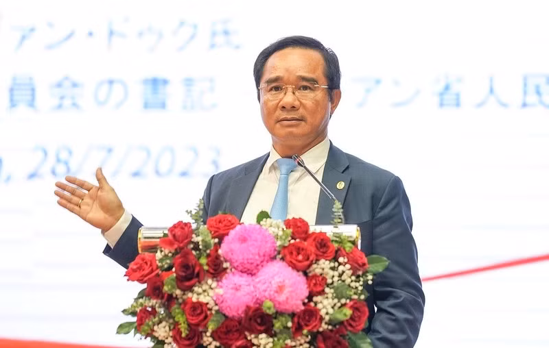 Le secrétaire du Comité provincial du Parti de Long An, Nguyen Van Duoc, prend la parole. Photo: NDEL