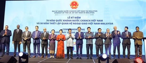 Célébration du 50e anniversaire des relations diplomatiques Vietnam-Malaisie à Kuala Lumpur. Photo: VNA