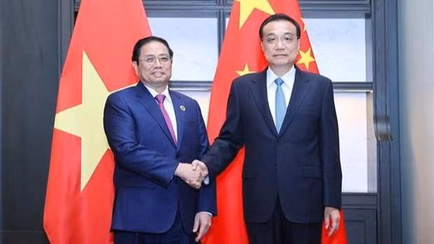 Le Premier ministre Pham Minh Chinh (à gauche) et son homologue chinoise Li Keqiang. Photo : VNA.