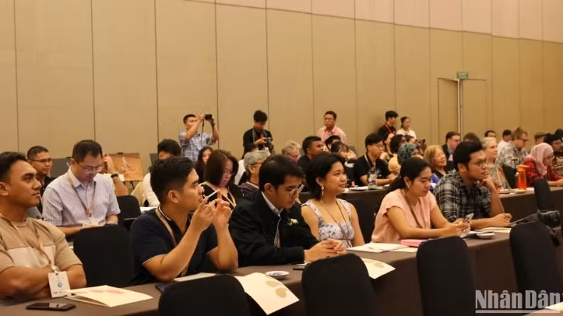 Les délégués et experts de nombreux pays assistent à la conférence. Photo : nhandan.vn