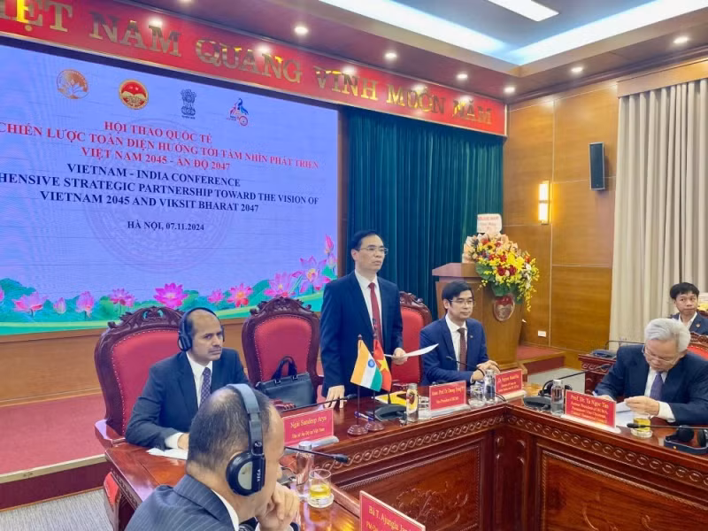 Le vice-directeur de l'Académie nationale de politique Hô Chi Minh, Dương Trung Y, prononce le discours d'ouverture du colloque. Photo : baoquocte.vn Le vice-directeur de l'Académie nationale de politique Hô Chi Minh, Dương Trung Y, prononce le discours d'ouverture du colloque. Photo : baoquocte.vn
