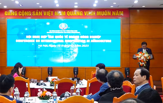 Le ministre de l'Agriculture et du Développement rural, Lê Minh Hoan, a déclaré qu'il était nécessaire de reconnaître que les projets de coopération dans le domaine de l'agriculture sont un atout national. Photo : vneconomy.vn