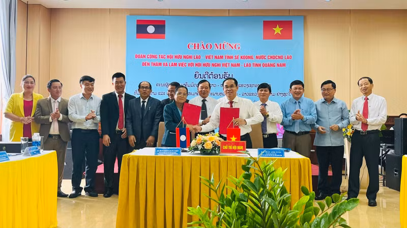 Quang Nam et Sekong collaborent pour construire une frontière de paix, d’amitié, de coopération et de développement ảnh 1 Quang Nam et Sekong collaborent pour construire une frontière de paix, d’amitié, de coopération et de développement ảnh 1