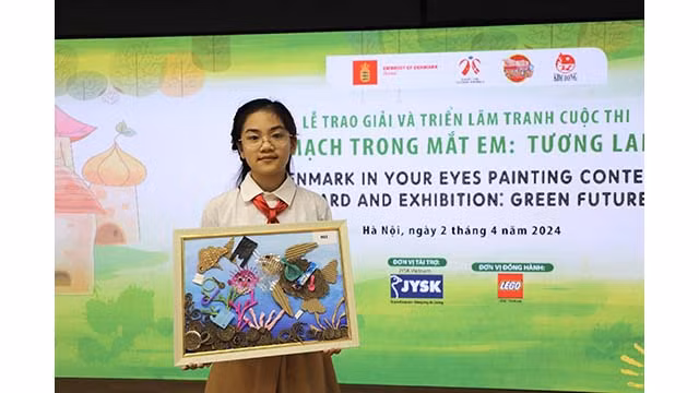 Chu Hà Giang, élève de 6e année du collège Nguyên Gia Thiêu à Hanoi, a remporté le prix spécial du concours. Photo : thoidai.com.vn