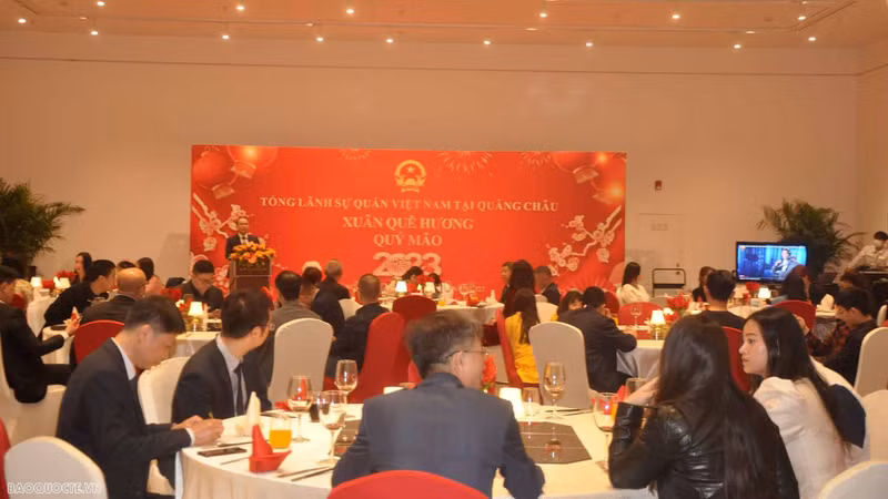 Lors d'une rencontre à l’occasion de la nouvelle Année lunaire à Guangzhou, en Chine. Photo: baoquocte