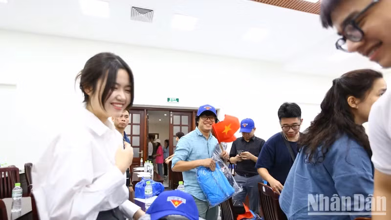 Une délégation des jeunes vietnamiens est prête à participer au Festival mondial de la jeunesse en Russie. Photo : Nhandan.vn