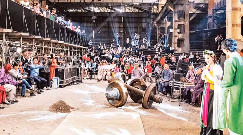 L'usine de locomotives de Gia Lâm devient un atelier artistique. Photo: NDEL