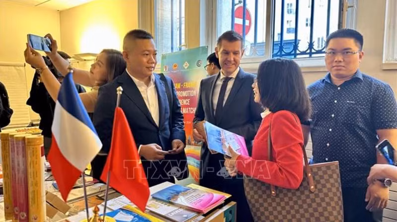 Rencontre entre des entreprises vietnamiennes et françaises. Photo : VNA.