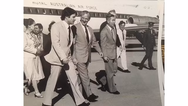 L'ambassadeur John McCarthy a accompagné le ministre des Affaires étrangères vietnamien, Pham Co Thach, à Canberra. Photo : Ambassade d'Autralie au Vietnam. L'ambassadeur John McCarthy a accompagné le ministre des Affaires étrangères vietnamien, Pham Co Thach, à Canberra. Photo : Ambassade d'Autralie au Vietnam.
