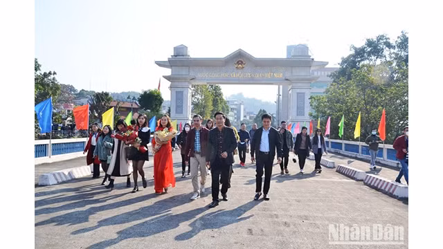 Ainsi, après trois ans de suspension des entrées et sorties, le poste frontière internationale Hô Kiêu 2 a officiellement repris son fonctionnement normal comme auparavant. Photo : NDEL.