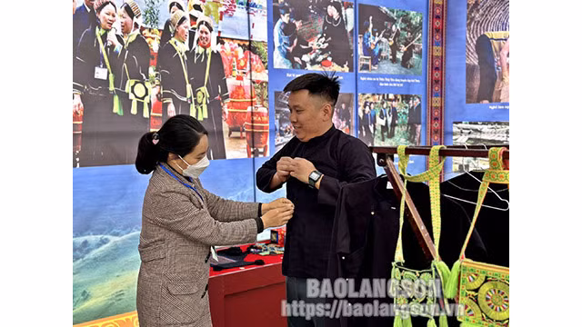 L'exposition a pour but de promouvoir et d’honorer les valeurs du patrimoine culturel de Lang Son. Photo: baolangson.vn