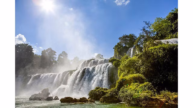 La cascade Bac Giôc. Photo : Peter Stuckings /Shutterstock.