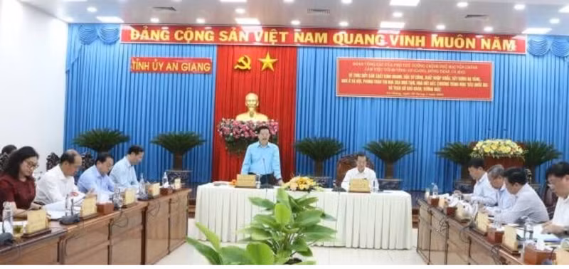 Chaque embarcation fait 16 mètres de long et entre 1,95 et 2 mètres de large — des dimensions imposantes qui en font un type unique dans l’histoire de l’archéologie vietnamienne. Photo : VNA.