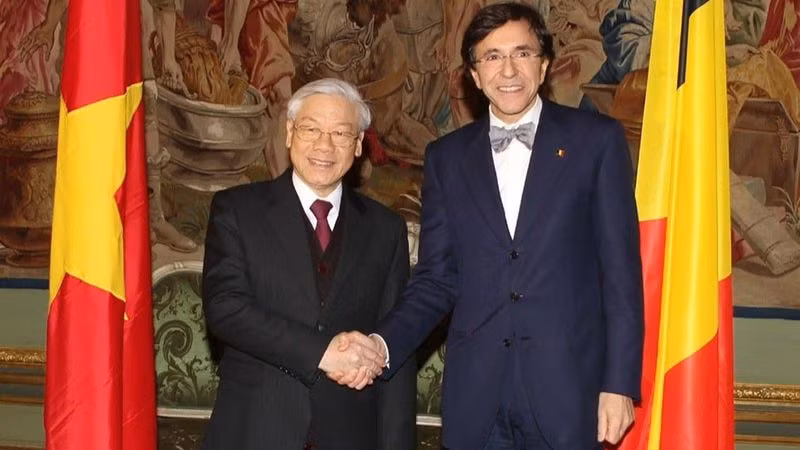 Le Secrétaire général du Parti communiste du Vietnam, Nguyen Phu Trong, et le Premier ministre belge, Elio Di Rupo, lors de sa visite en Belgique en janvier 2013. Photo: VNA