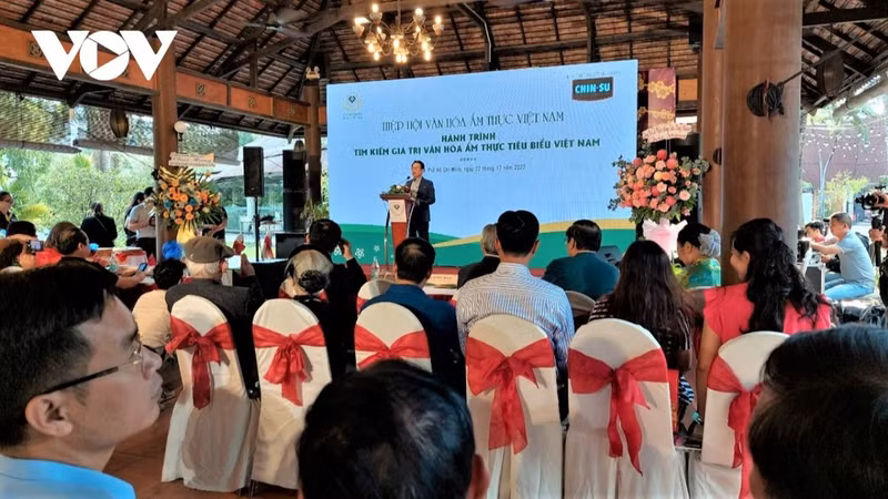 Lors de la cérémonie pour annoncer le programme de recherche de la valeur de la culture culinaire du Vietnam. Photo: VOV
