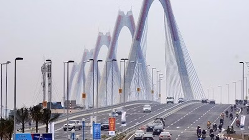 Le pont Nhât Tân, à Hanoi. Photo: laodong.vn