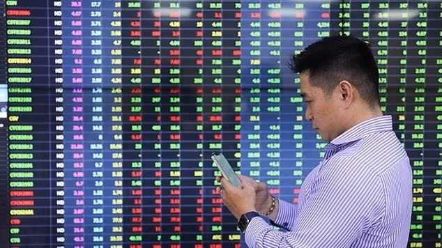 Le ministère des Finances devrait annoncer cette semaine le projet final de la circulaire relative à la revalorisation de la bourse. (Photo : baochinhphu.vn)