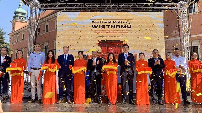 Cérémonie d’ouverture du festival de la culture vietnamienne en Pologne. Photo: Thoidai