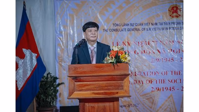 Le consul général Vu Ngoc Ly prend la parole lors de la cérémonie. Photo: Journal Thoidai