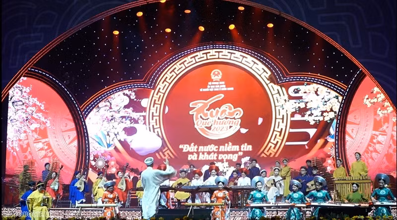L'édition 2023 du programme "Xuân Quê huong" (Printemps au pays natal) réservée aux Vietnamiens à l'étranger (Viet Kieu). Photo : Baoquocte.vn 