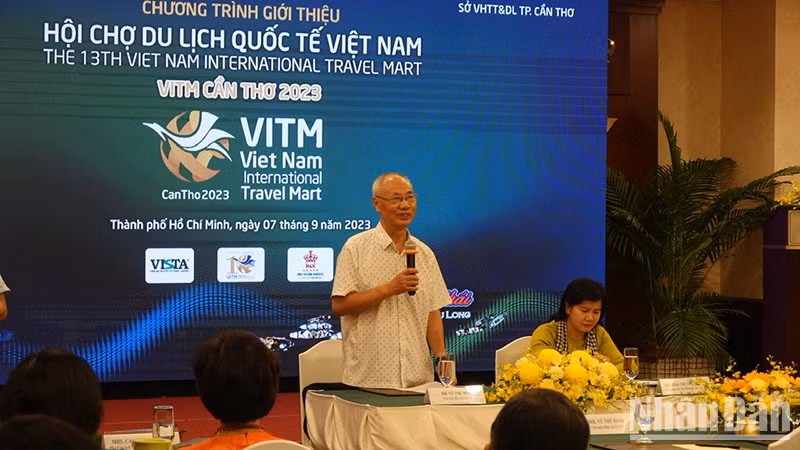 Le président de l'Association du Tourisme du Vietnam, Vu Thê Binh s'exprime lors de l'événement. Photo : NDEL.