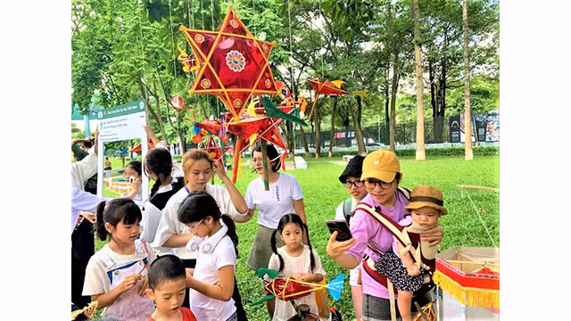 Le Musée d'ethnographie du Vietnam propose chaque année son programme de la mi-automne réunissant de nombreux enfants. Photo : Linh Vi.