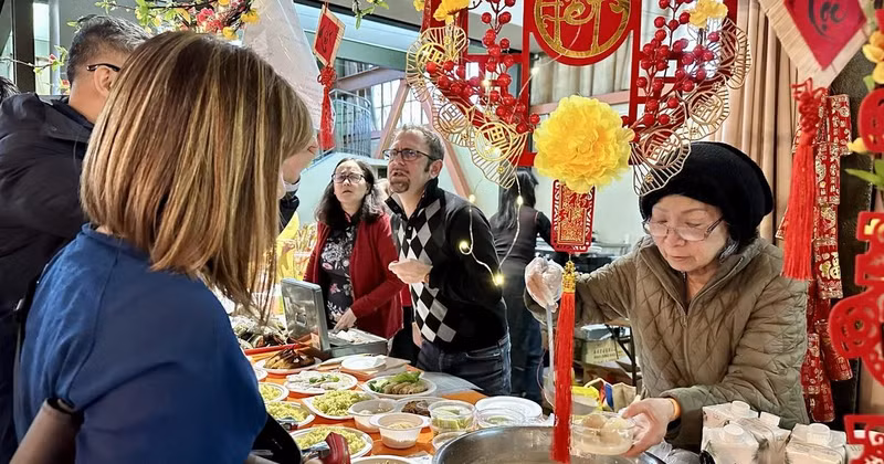 Dans un stand organisé lors de l’événement, à Nogent-sur-Marne, le 1er février. Photo : VNA