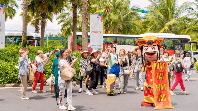 150 grandes agences de voyages au Kazakhstan et dans les pays de la CEI participent à l'activité d'expérience des produits touristiques de Nha Trang. Photo : toquoc.vn