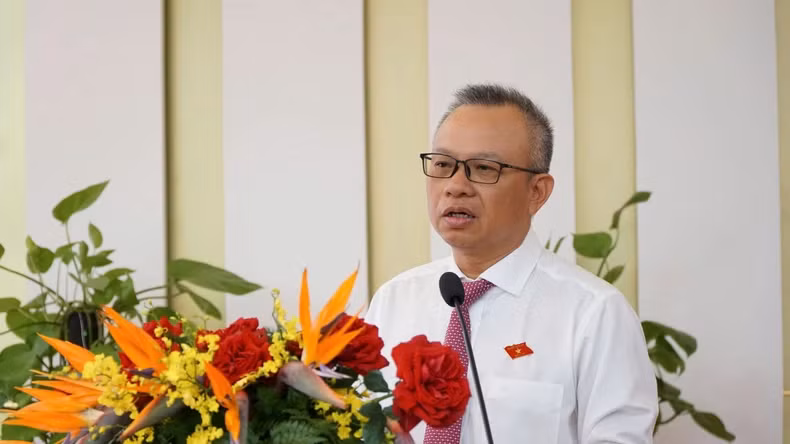 Le vice-président de la Commission des relations extérieures de l’AN, Nguyên Manh Tiên, prend la parole lors du séminaire. Photo : nhandan.vn